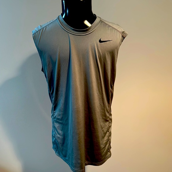 Dri-fit Nike - Picture 1 of 4